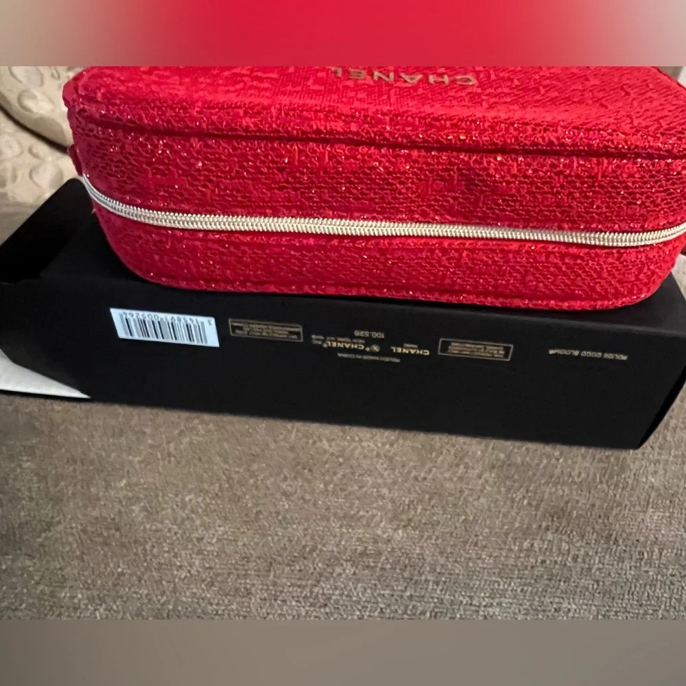 Chanel 2021 Red Beauty Bag - Picture 7 of 16